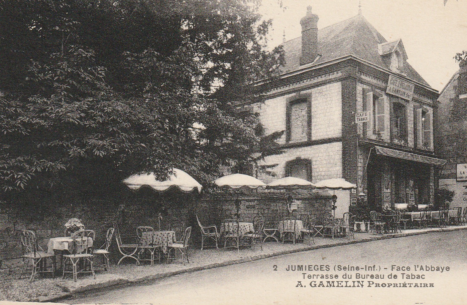 76 JUMIEGES. Terrasse du Café Bureau de Tabac "Gamelin" face l'Abbaye