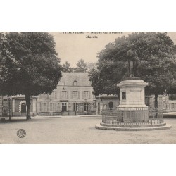 45 PITHIVIERS. Statue de Poisson Savant Mathématiques et Mairie 1916