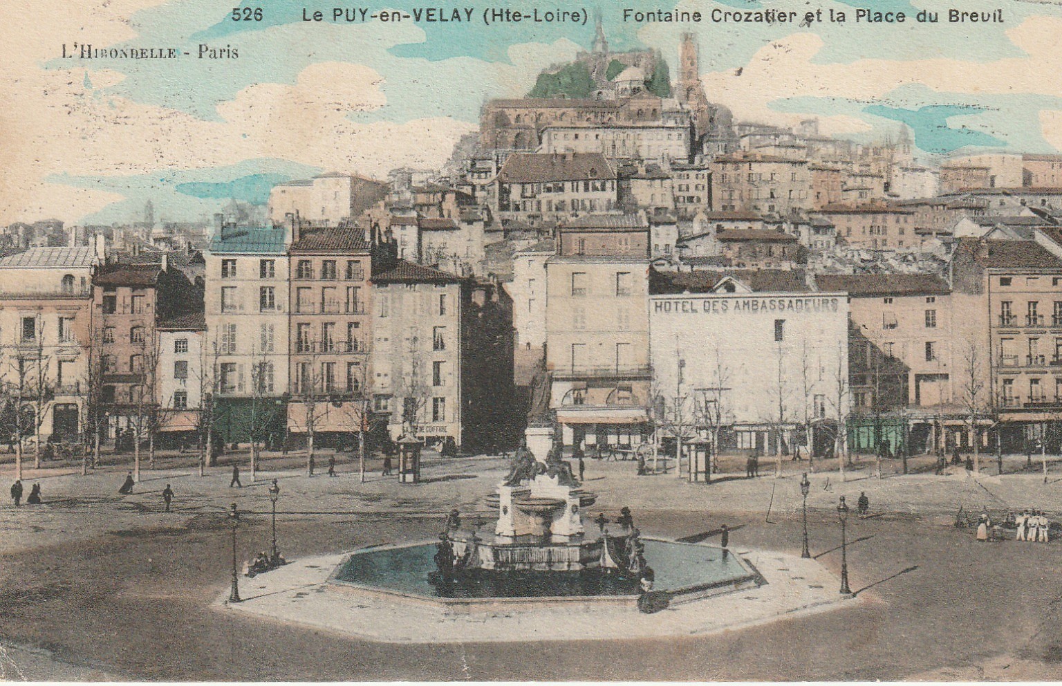43 LE PUY-EN-VELAY. Fontaine Crozatier et Hôtel des Ambassadeurs Place du Breuil
