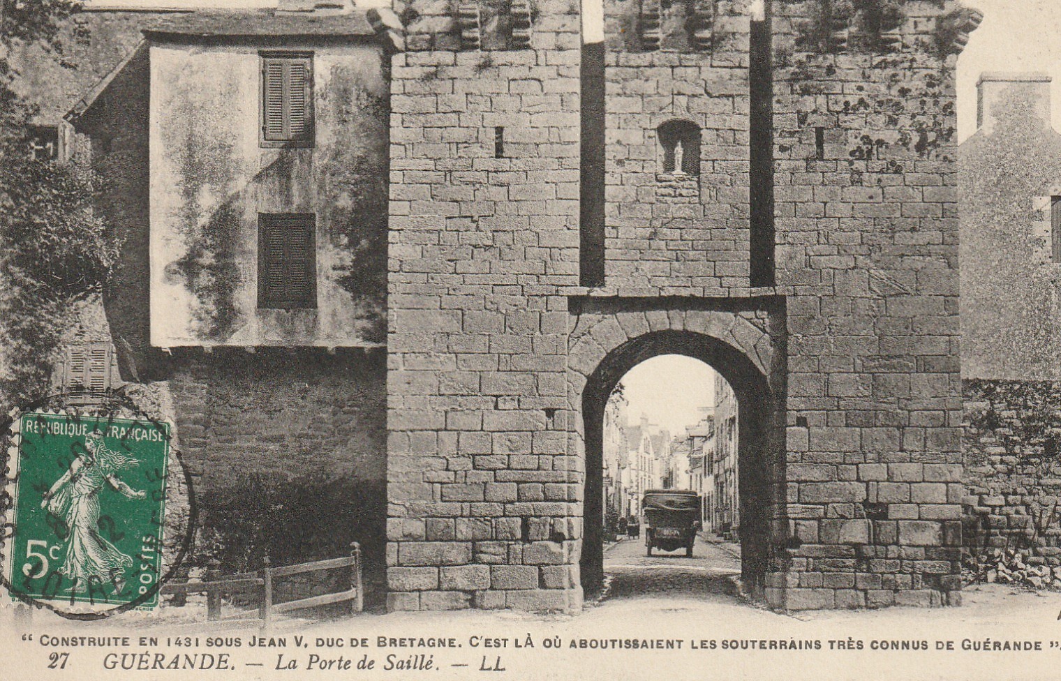 44 GUERANDE. La Porte de Saillé avec automobile 1912