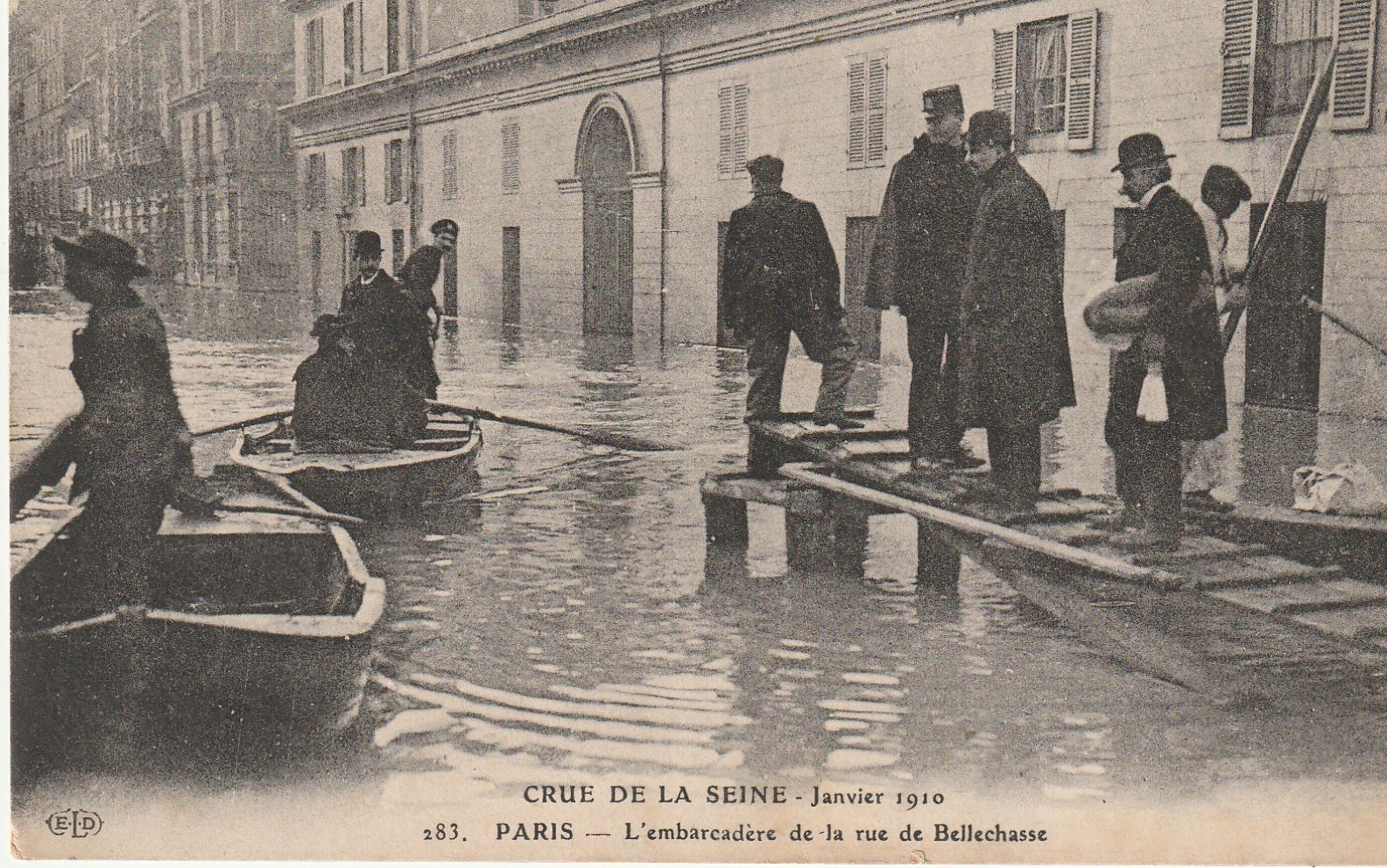 Crue de la Seine 1910 PARIS 07. Embarcadère de la rue de Bellechasse