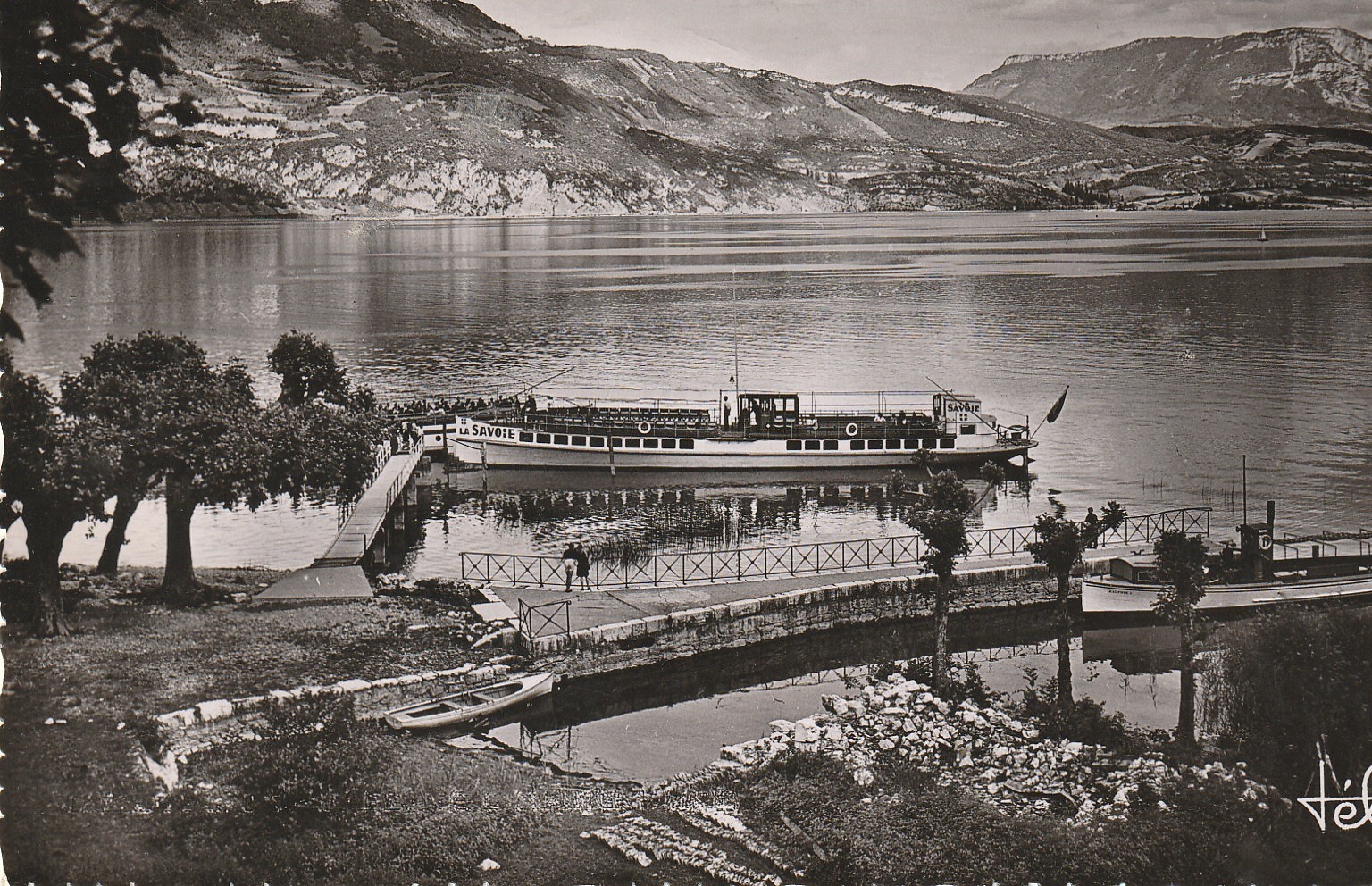 Photo cpsm petit format 73 ABBAYE D'HAUTECOMBE. Bateau de débarquement des touristes dans le Port 1955