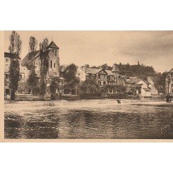 77 MONTIGNY-SUR-LOING les petites écluses et l'Eglise entourée de Villas
