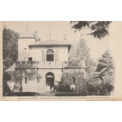 21 FIXIN. Reproduction de la Maison de Napoléon à Saint-Hélène vers 1900