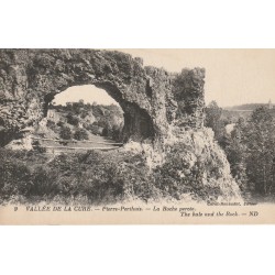 89 Vallée de la Cure PIERRE-PERTHUIS. La Roche percée