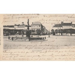 51 VITRY-LE-FRANCOIS. Fontaine et Pharmacie Calloud sur la Place 1902