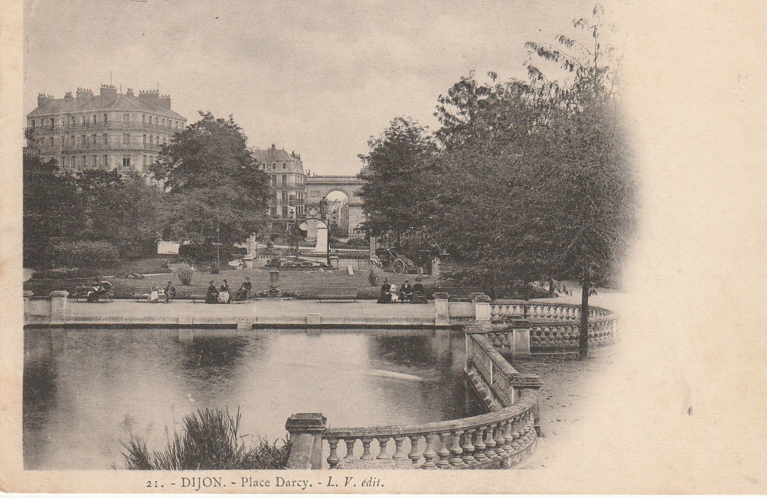 21 DIJON. Place Darcy et le Square vers 1900