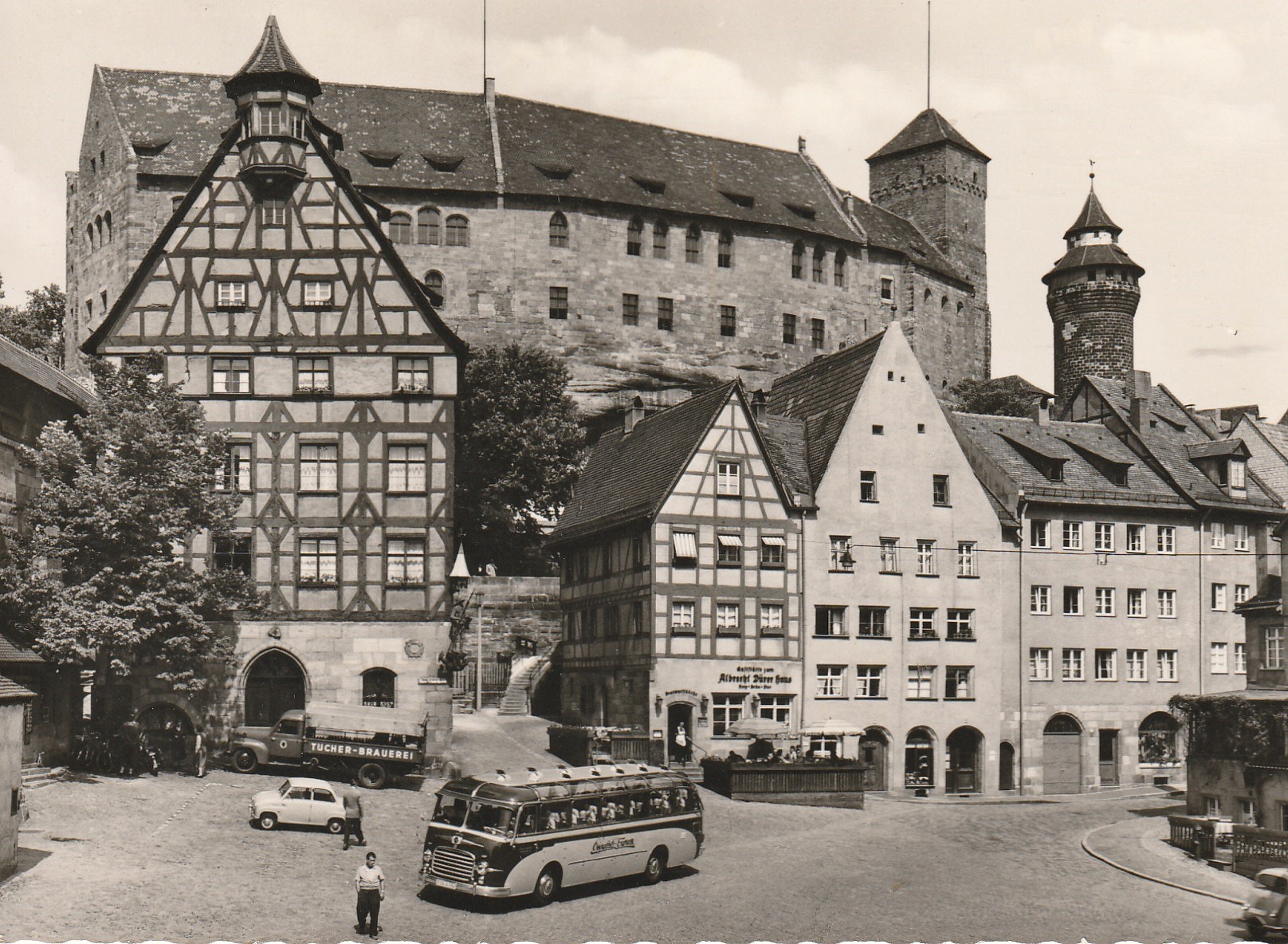 Photo cpsm grand format Allemagne NÜRNBERG Burg bus auto Restaurant