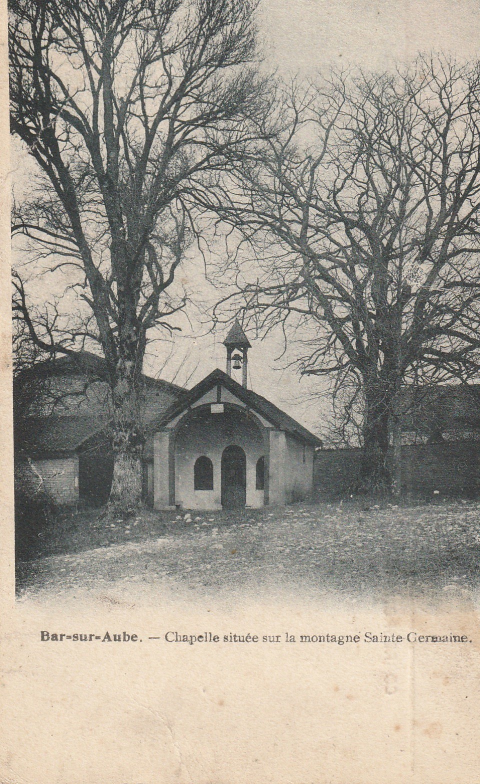 10 BAR-SUR-AUBE. Chapelle située sur la Montagne Sainte-Germaine
