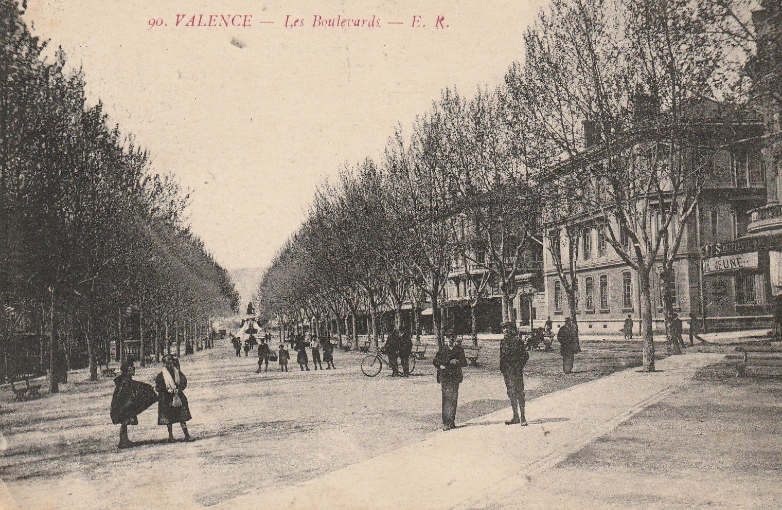 26 VALENCE. Les Boulevards, tampon militaire