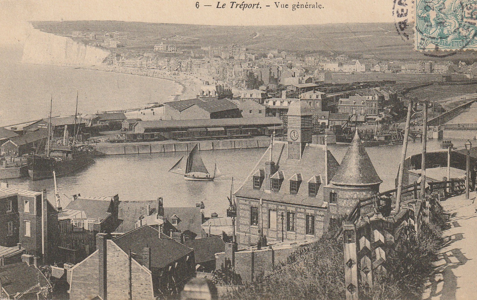 76 LE TREPORT. Vue générale avec barques de pêcheurs dans le Port 1905