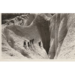 Photo cpsm petit format 74 LES BOSSONS. Traversée du Glacier avec alpinistes 1953
