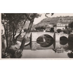Photo cpsm petit format 12 VILLEFRANCHE-DE-ROUERGUE. Le vieux Pont des Consuls 1954