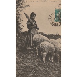 65 LOURDES. Bernadette enfant gardant les moutons 1922