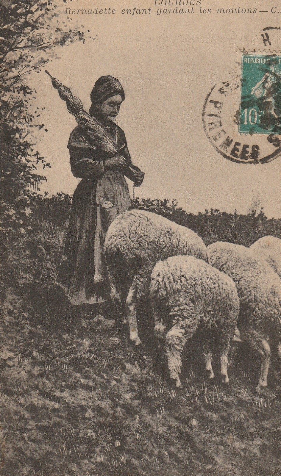 65 LOURDES. Bernadette enfant gardant les moutons 1922