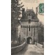 14 FERVAQUES. Entrée du Château avec enfants sur Tête de Pont du XVI° siècle vers 1910...