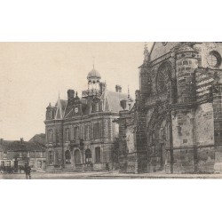 51 LA NEUVILLE-AU-PONT. Hôtel de Ville et Eglise avec attelage devant le Café