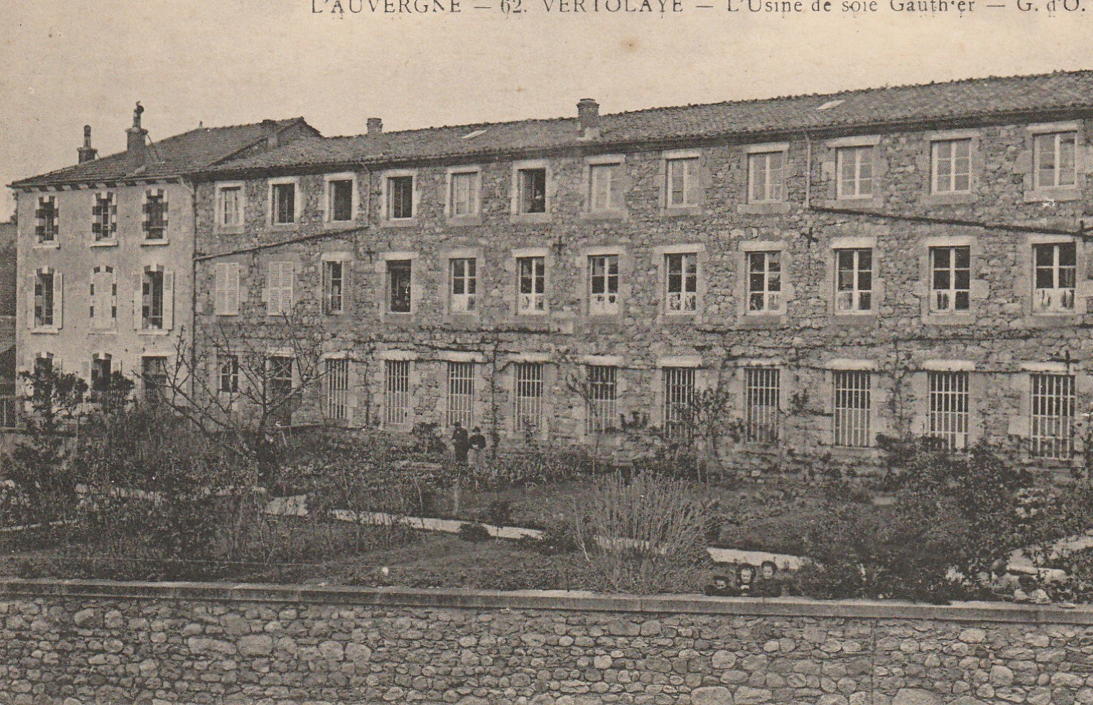 63 VERTOLAYE. Usine de Soie Gauthier petite animation