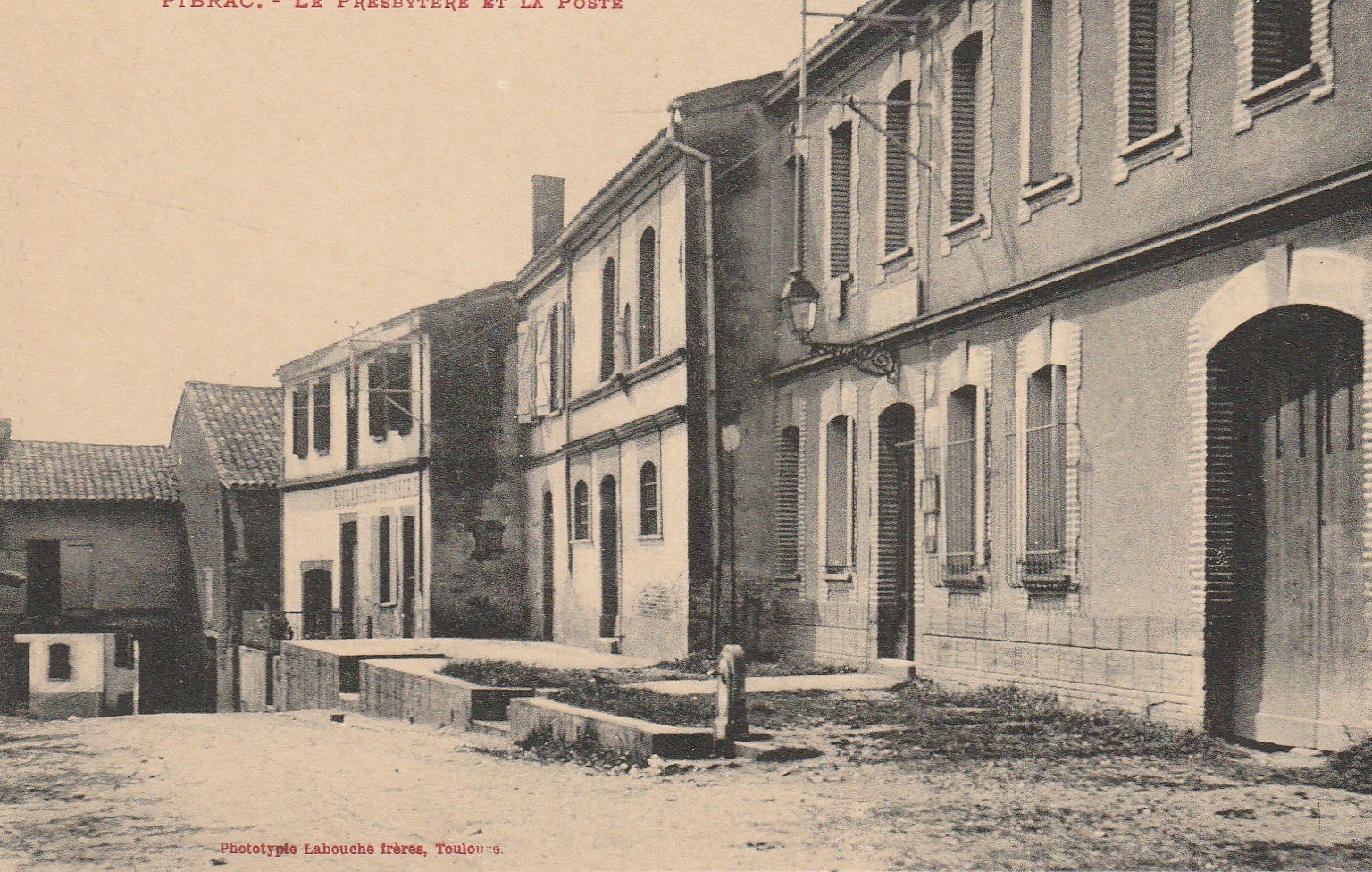 31 PIBRAC. Le Presbytère et la Poste ainsi que la Boulangerie