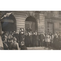 Photo cpa à identifier MILITAIRES ET MINISTRES lors d'une réception (Peut-être Pétain ou Léon Blum) ?