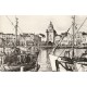 Photo cpsm petit format 17 LA ROCHELLE. Bateaux de Pêcheurs au Port et la Tour de la Grosse Horloge 1958