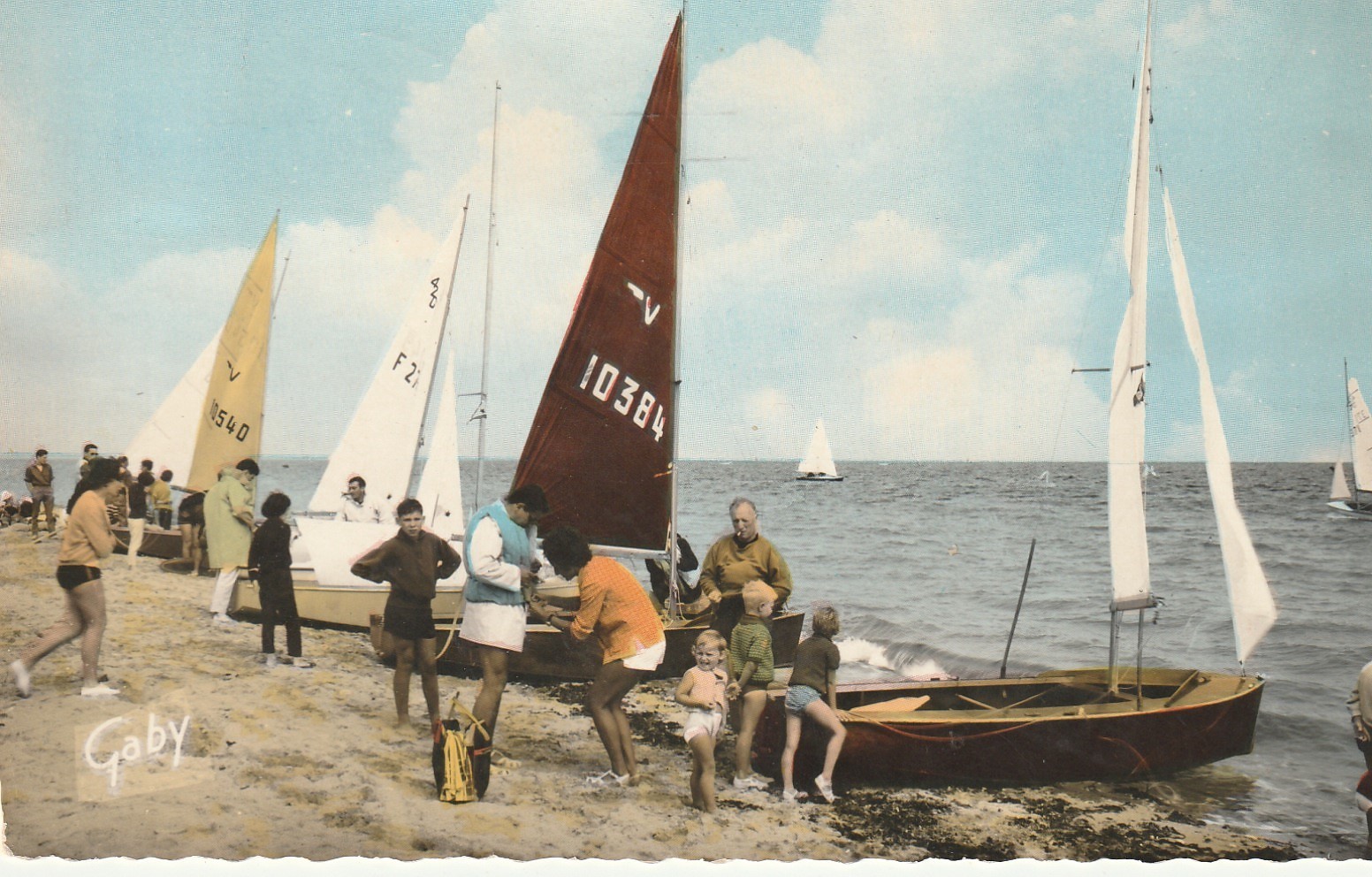 Photo cpsm petit format 14 LION-SUR-MER. Préparatifs avant les Régates 1966