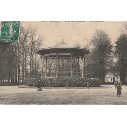 02 SAINT-QUENTIN. Champs-Elysées le Kiosque à musique