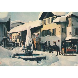 Photo cpsm grand format 74 MEGEVE. La vieille Fontaine et attelage traineau devant la Librairie