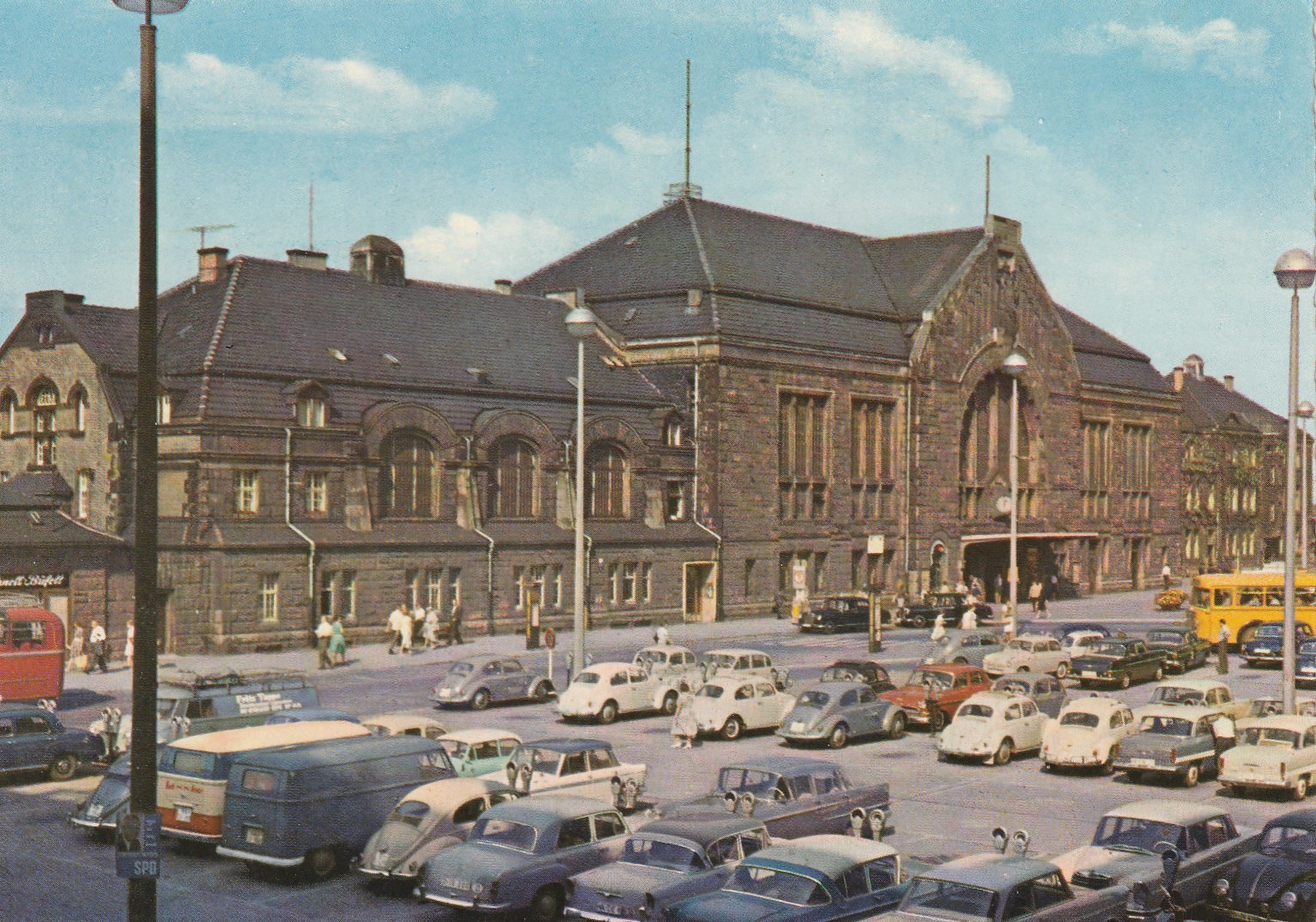 Photo Cpsm grand format Allemagne BIELEFELD. Hauptbahnhof nombreuses voitures