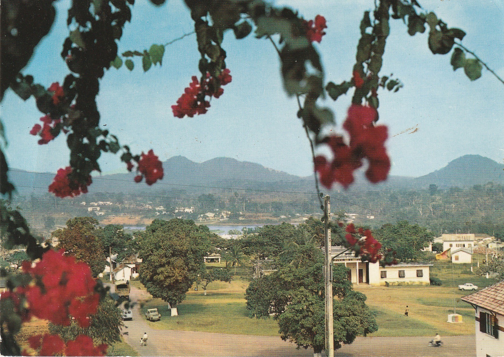 Photo Cpsm grand format CAMEROUN. Vue de Dschang