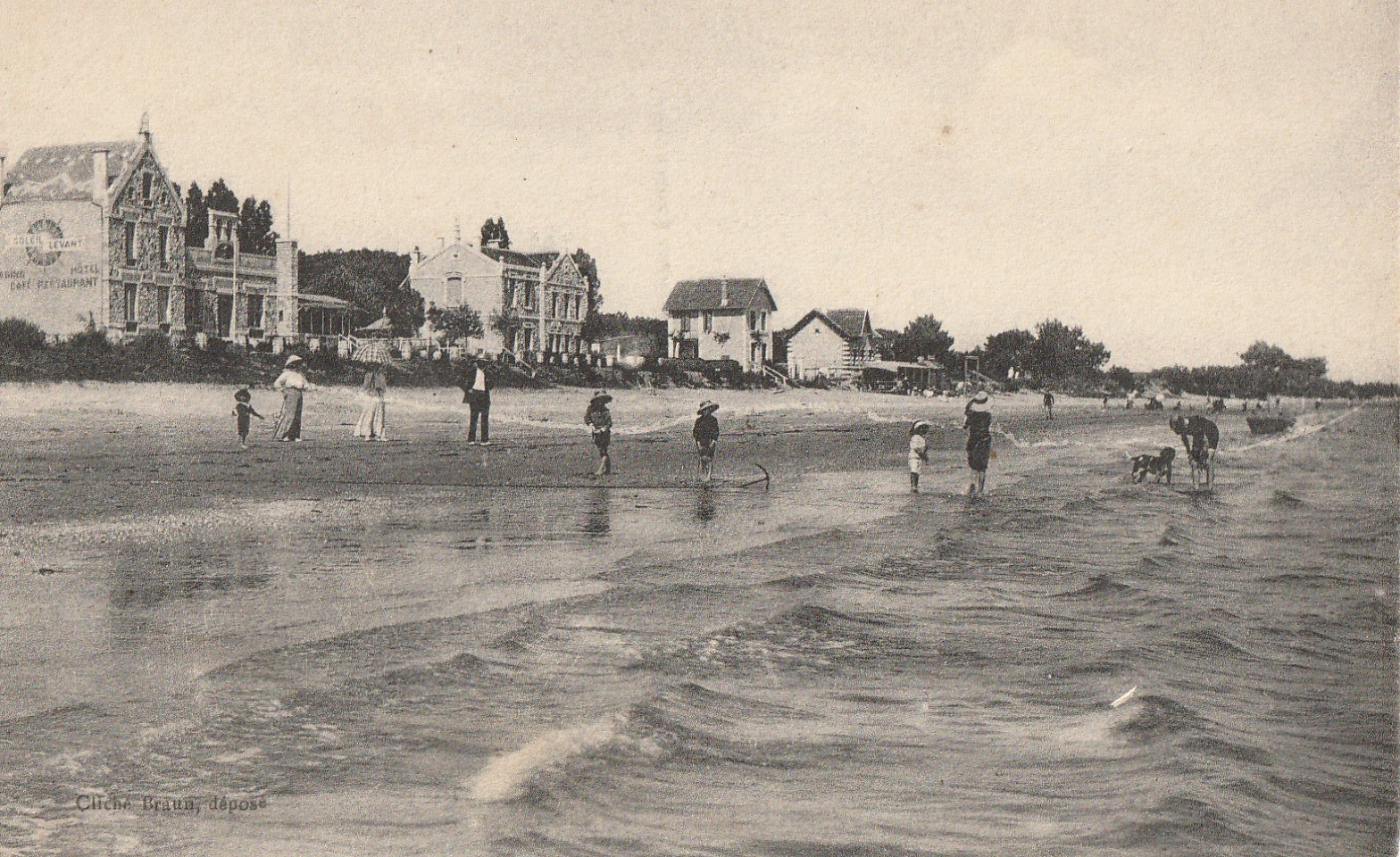 17 ILE D'OLERON SAINT-TROJAN. La Plage avec la corde de sauvetage