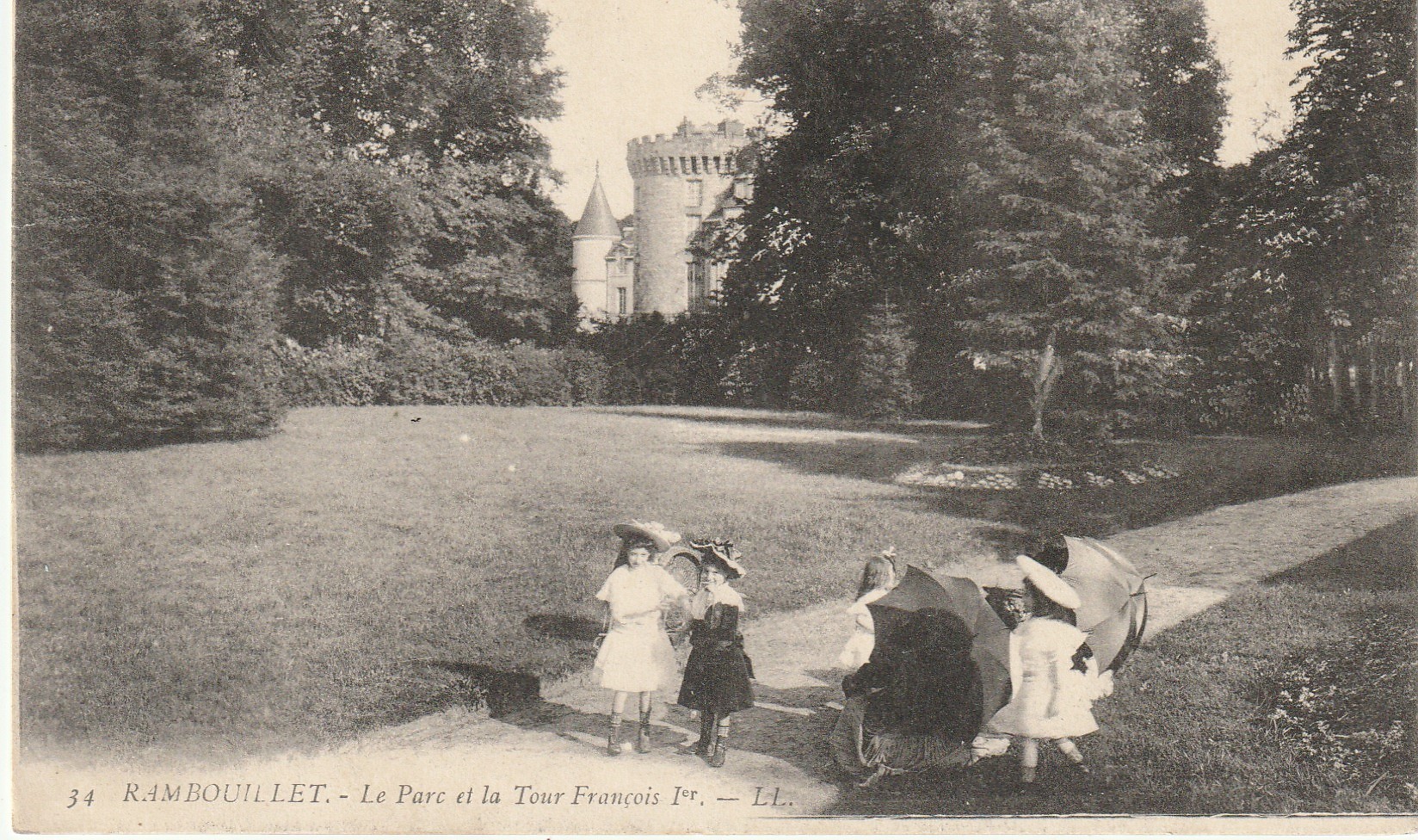 78 RAMBOUILLET. Enfants dans le Parc et la Tour François 1er