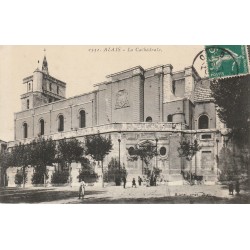 30 ALAIS ALES. La Cathédrale petite animation 1910