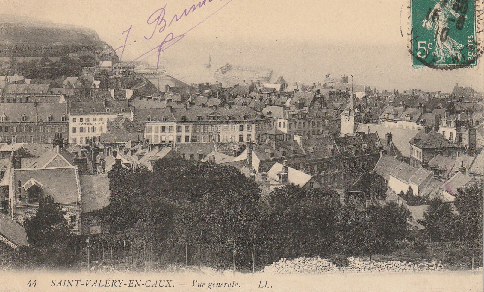 76 SAINT-VALERY-EN-CAUX. Vue générale sur la Ville et ses Hôtels 1910