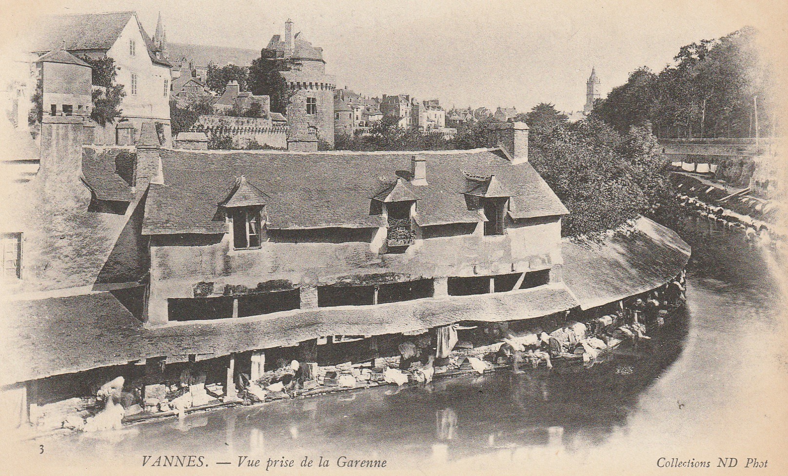 56 VANNES. Vue prise de la Garenne avec ses lavoirs vers 1900