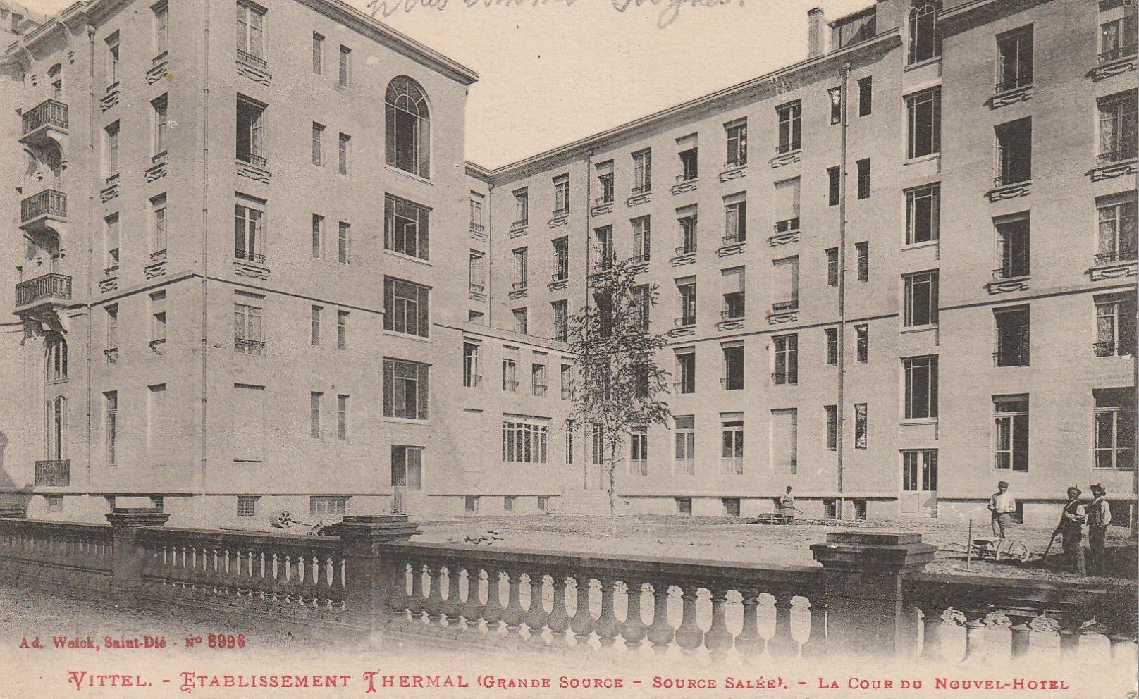 (Al) 88 VITTEL. Cour Nouvel-Hôtel Etablissement Thermal source Salée