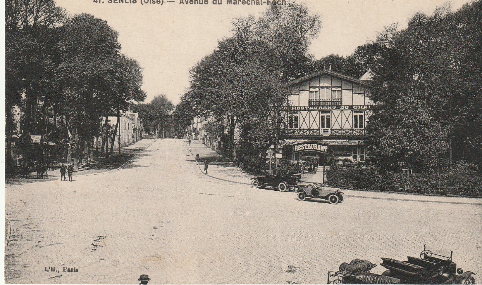 60 SENLIS. Voitures anciennes devant le Restaurant Avenue du Maréchal Foch