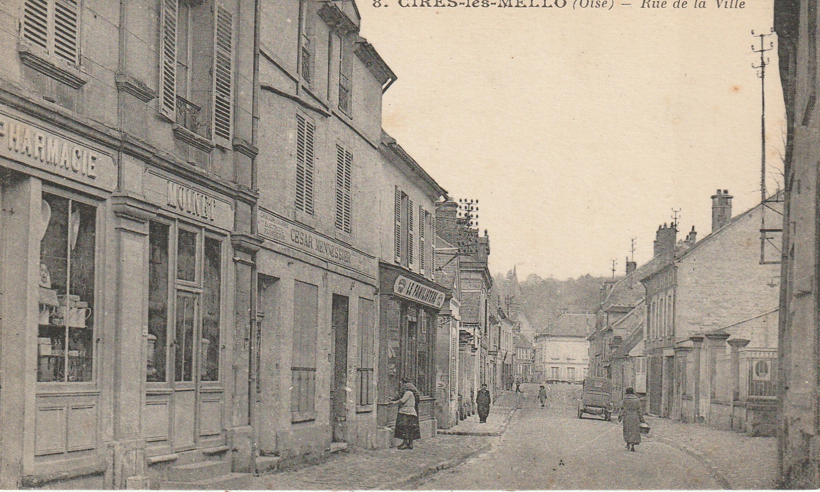 60 CIRES-LES-MELLO. Pharmacie et Familistère rue de la ville