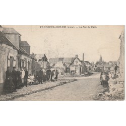 02 PLESSIER-HULEU. Grosse animation rue du Pavé