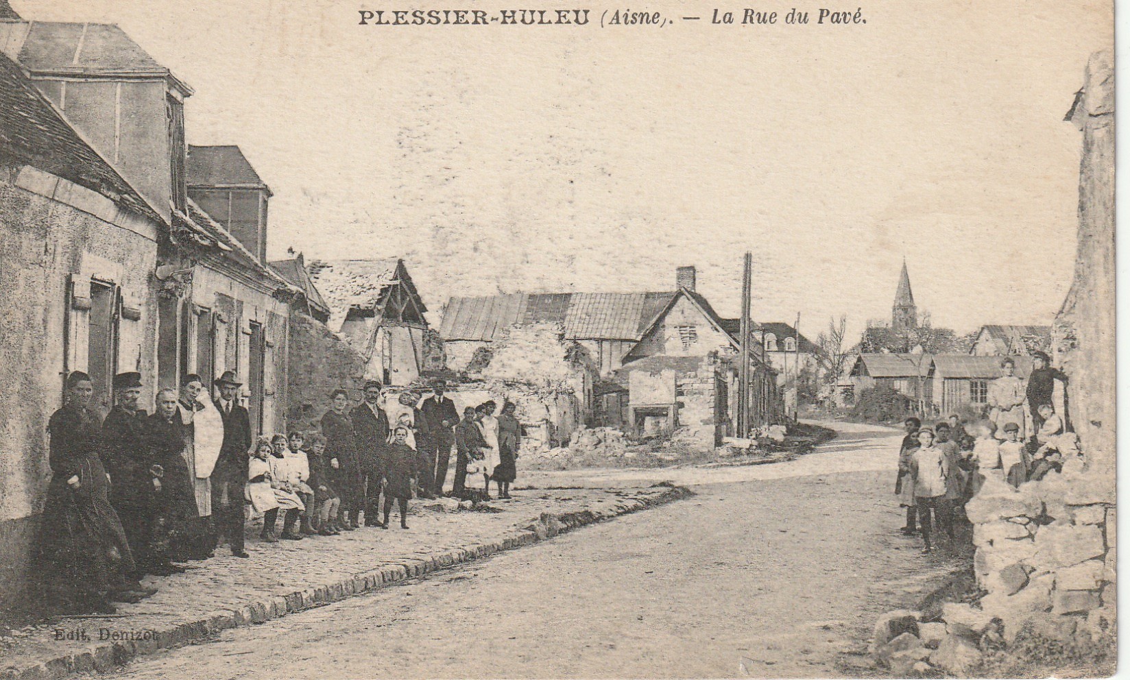 02 PLESSIER-HULEU. Grosse animation rue du Pavé