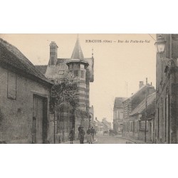 60 ERCUIS. Rue du Puits-du-Val animée devant la Villa
