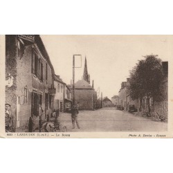 35 LANDUJAN. Le Bourg avec Maréchal Ferrant