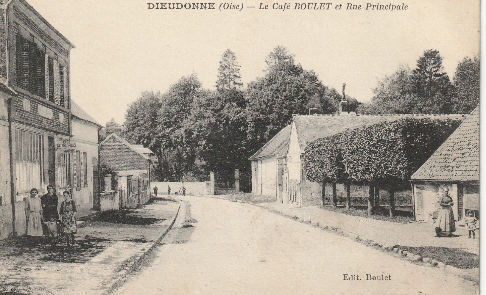 60 DIEUDONNE. Café Boulet ou Marius rue Principale animée 1925