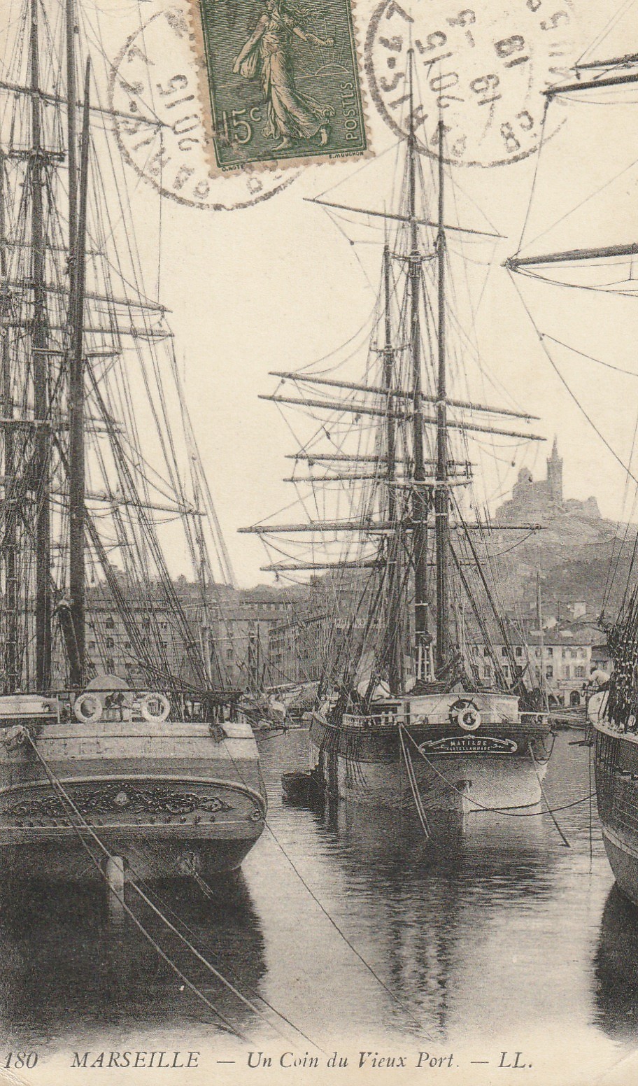 13 MARSEILLE. Nombreux bateaux de pêche dans un Coin du Vieux Port 1919