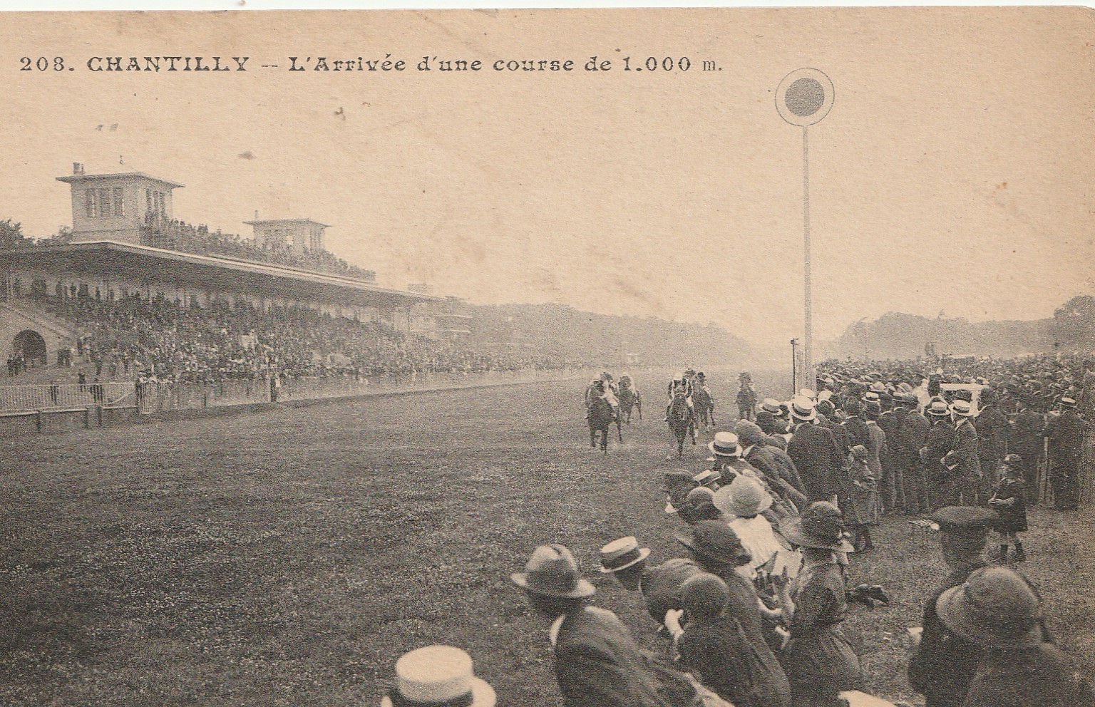 HIPPISME 60 CHANTILLY. L'Arrivée d'une course de chevaux