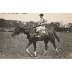 Photo cpa Sports HIPPISME Courses Hippodrome Paris. Cheval ONYX II monté par SEMBLAT