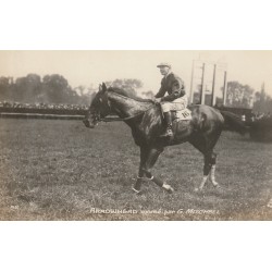 Photo cpa Sports HIPPISME Courses Hippodrome Paris. Cheval ARROWHEAD monté par MITCHELL