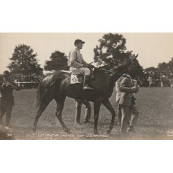 Photo cpa Sports HIPPISME Courses Hippodrome Paris. Cheval UGANDA monté par JENNINGS