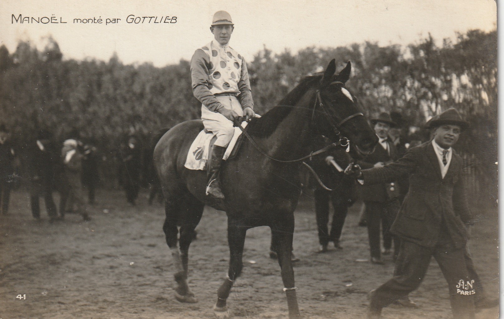Photo cpa Sports HIPPISME Courses Hippodrome Paris. Cheval MANOËL monté par GOTTLIEB