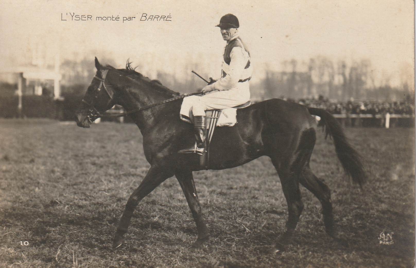 Photo cpa Sports HIPPISME Courses Hippodrome Paris. Cheval L'YSER monté par BARRE